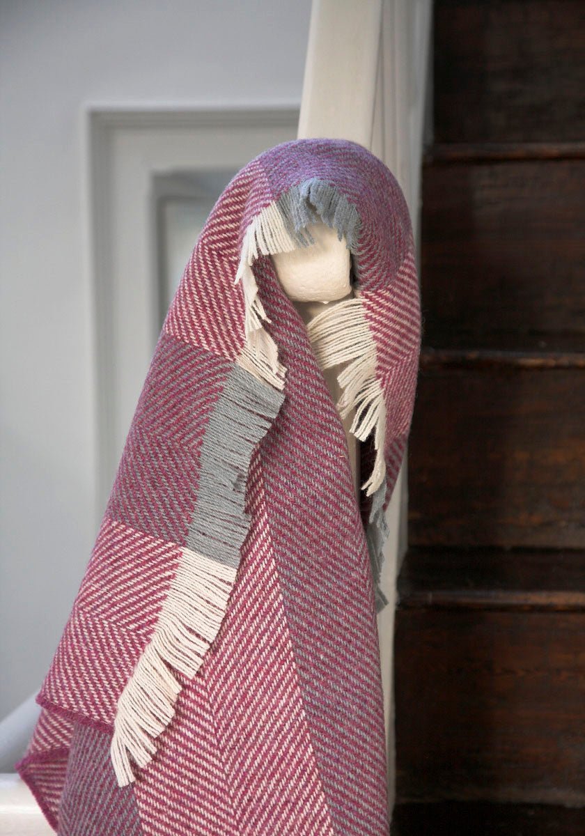 Pink Heather Corrán Irish Wool Throw Blanket - Cushendale Woollen Mills
