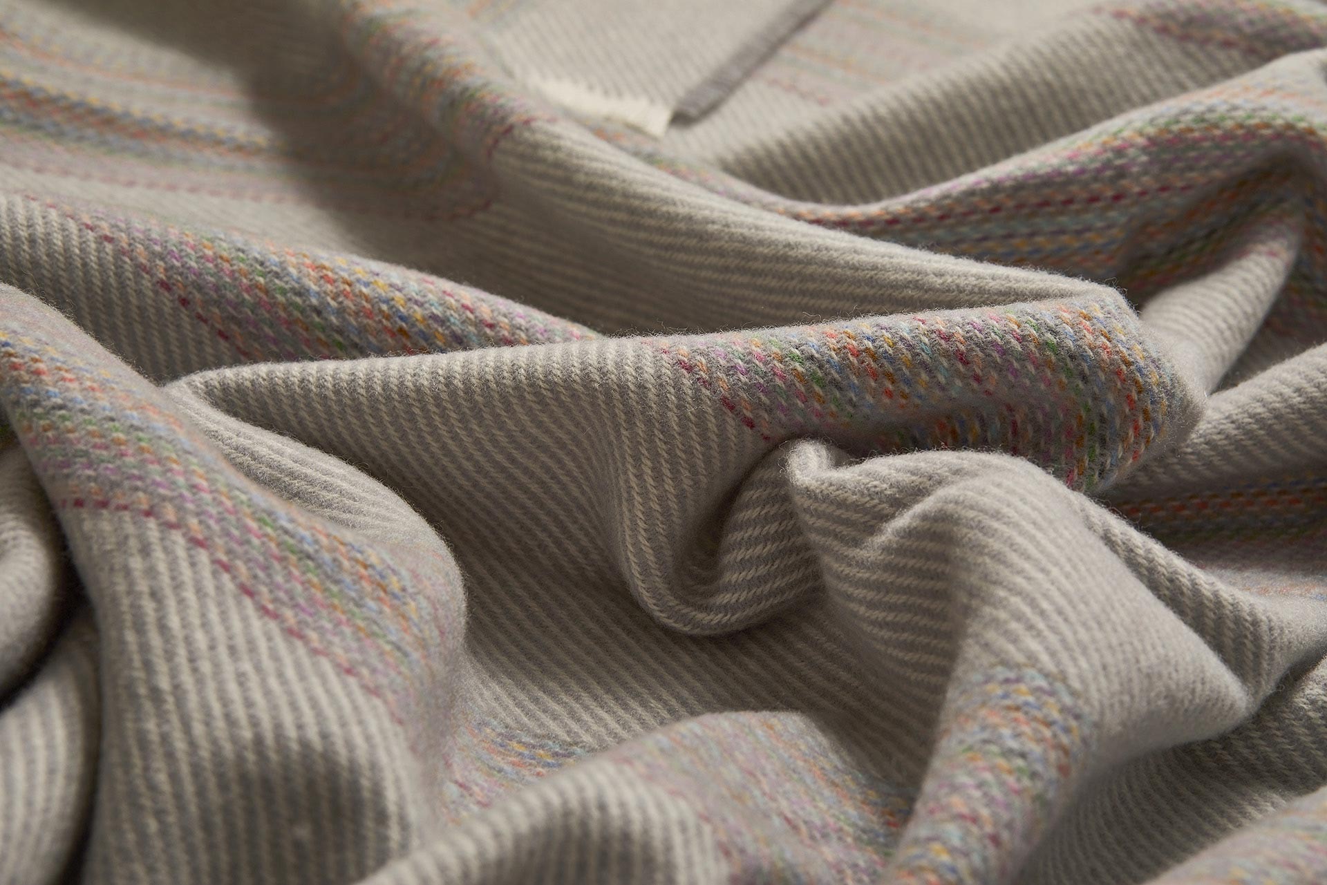 Snow Seskin Lambswool Throw Blanket - Cushendale Woollen Mills